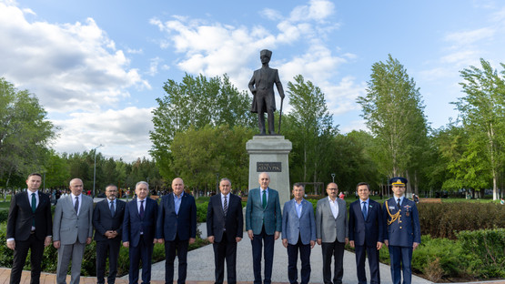 Gazi Mustafa Kemal Anıtı'nı Ziyaret