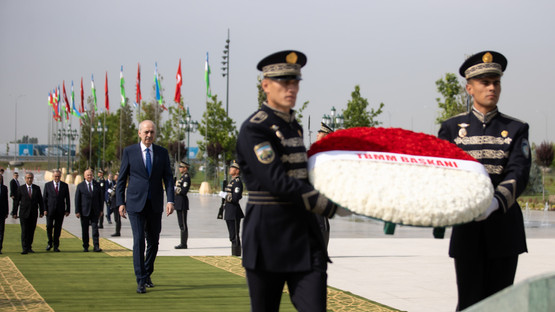 &Ouml;zbekistan Bağımsızlık Anıtı'nı Ziyaret