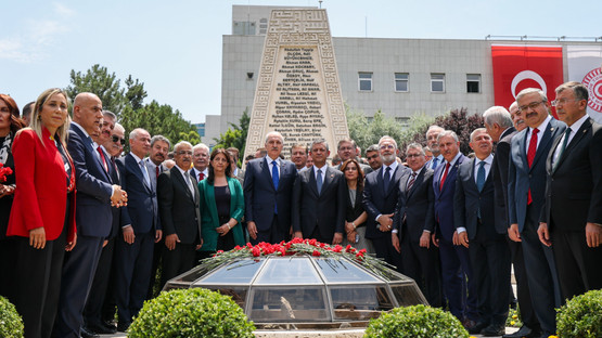 TBMM Başkanı Kurtulmuş, 15 Temmuz'da Meclis'te Bombalanan Alanlara Karanfil Bıraktı - Resim: 3