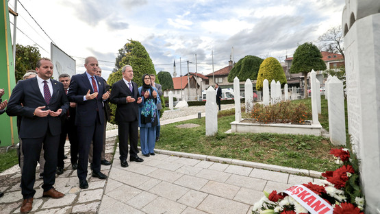 Bosna Hersek'in İlk Cumhurbaşkanı Aliya İzetbegovi&ccedil;'in Kabrini Ziyaret