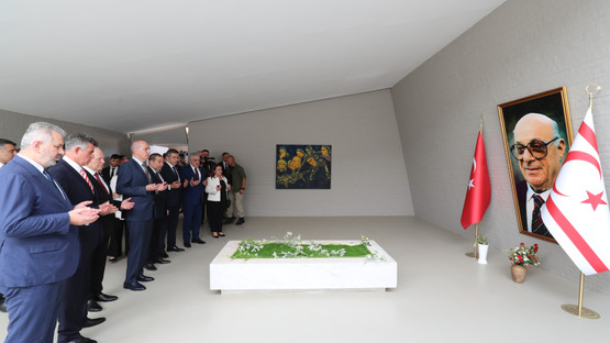 KKTC'nin İlk Cumhurbaşkanı Rauf Denktaş'ın Kabrini Ziyaret