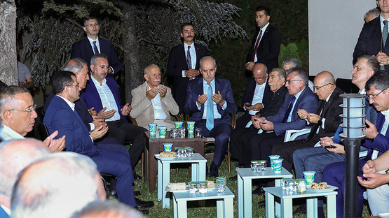 TBMM BAŞKANI NUMAN KURTULMUŞ'TAN AĞABEYİ VEFAT EDEN HAZİNE VE MALİYE BAKANI ŞİMŞEK'E TAZİYE ZİYARETİ - Resim: 1