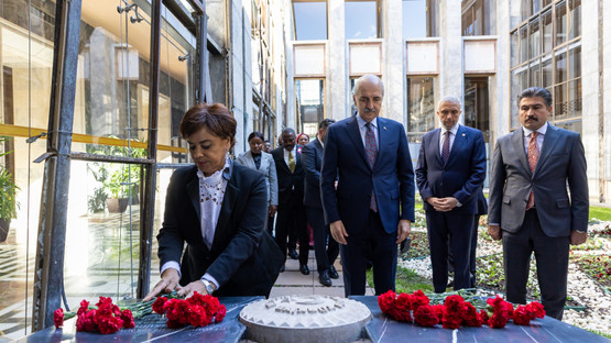 Angola Meclis Başkanı Carolina Cerqueira ile 15 Temmuzda Bombalanan Yerin Ziyareti