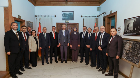 TBMM BAŞKANI KURTULMUŞ, ATLI BİRLİKLERİN BÜYÜK TAARRUZ KARARGÂHI’NDAN TEMSİLİ OLARAK İZMİR’E UĞURLANMASI TÖRENİ'NE KATILDI - Resim: 2