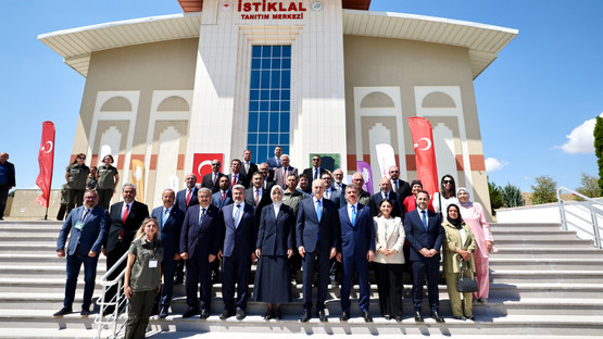 TBMM BAŞKANI KURTULMUŞ, AFYONKARAHİSAR’DA VALİLİK VE İSTİKLAL TANITIM MERKEZİ’Nİ ZİYARET ETTİ - Resim: 3