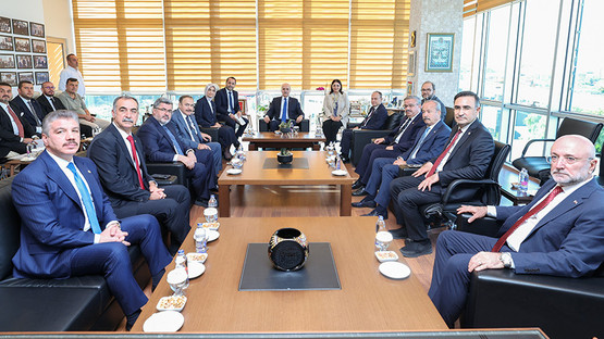 TBMM BAŞKANI KURTULMUŞ, AFYONKARAHİSAR TİCARET VE SANAYİ ODASINI ZİYARET ETTİ - Resim: 1