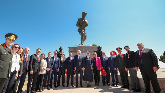 TBMM BAŞKANI KURTULMUŞ, KOCATEPE BAŞKOMUTAN MUSTAFA KEMAL ANITI'NDAKİ TÖRENE KATILDI - Resim: 4