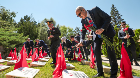 TBMM BAŞKANI KURTULMUŞ, KOCATEPE BAŞKOMUTAN MUSTAFA KEMAL ANITI'NDAKİ TÖRENE KATILDI - Resim: 18