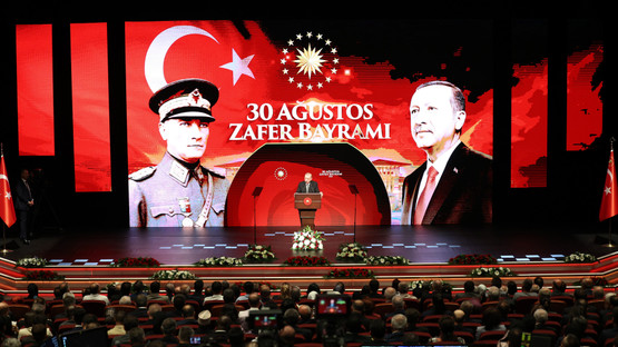 TBMM BAŞKANI KURTULMUŞ, "30 AĞUSTOS ZAFER BAYRAMI ÖZEL KONSERİ"NE KATILDI - Resim: 2