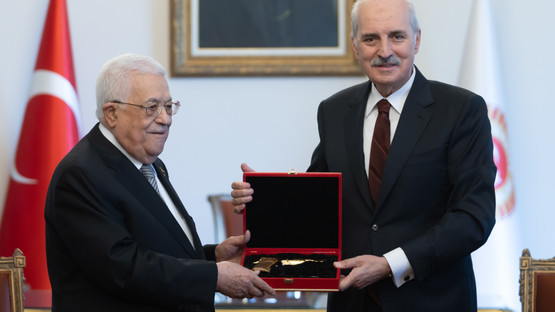 Filistin Devlet Başkanı Mahmud Abbas Hediye Takdimi