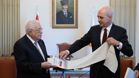 Filistin Devlet Başkanı Mahmud Abbas Hediye Takdimi