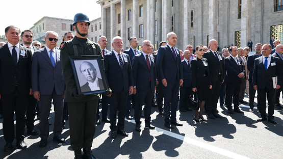 ESKİ TBMM BAŞKANI KARAKAŞ İÇİN MECLİS'TE CENAZE TÖRENİ DÜZENLENDİ - Resim: 5