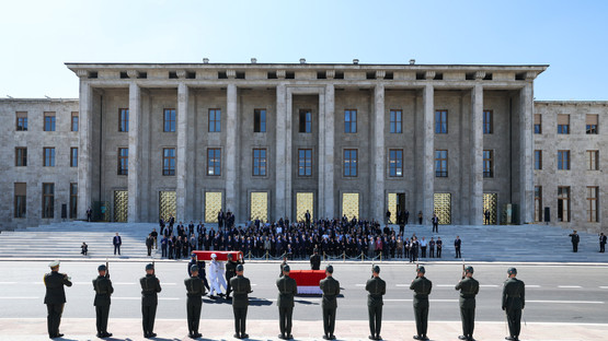 ESKİ TBMM BAŞKANI KARAKAŞ İÇİN MECLİS'TE CENAZE TÖRENİ DÜZENLENDİ - Resim: 3