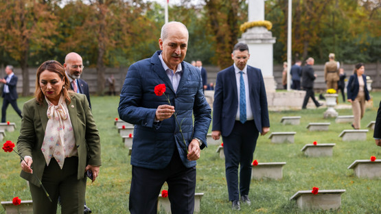 TBMM Başkanı Kurtulmuş, Galiçya Türk Şehitliğini Ziyaret Etti - Resim: 8