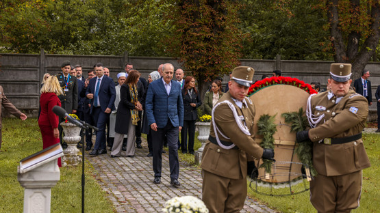 TBMM Başkanı Kurtulmuş, Galiçya Türk Şehitliğini Ziyaret Etti - Resim: 10