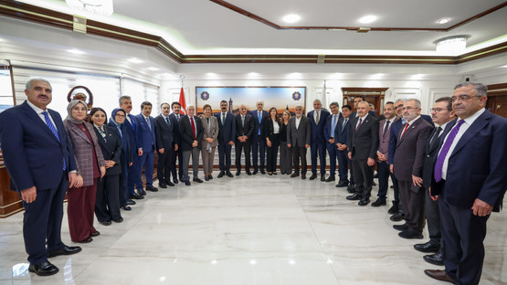 TBMM Başkanı Kurtulmuş, Diyarbakır’da Valilik ve Büyükşehir Belediyesini Ziyaret Etti - Resim: 5