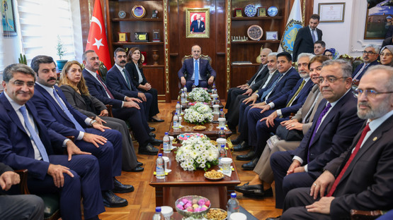 TBMM Başkanı Kurtulmuş, Diyarbakır’da Valilik ve Büyükşehir Belediyesini Ziyaret Etti - Resim: 3