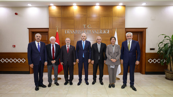 TBMM Başkanı Kurtulmuş, Diyarbakır’da Valilik ve Büyükşehir Belediyesini Ziyaret Etti - Resim: 6