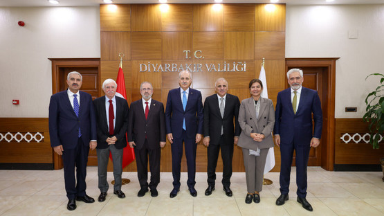 TBMM Başkanı Kurtulmuş, Diyarbakır’da Valilik ve Büyükşehir Belediyesini Ziyaret Etti - Resim: 1