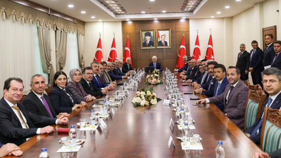 TBMM Başkanı Kurtulmuş, Diyarbakır’da Valilik ve Büyükşehir Belediyesini Ziyaret Etti - Resim: 8