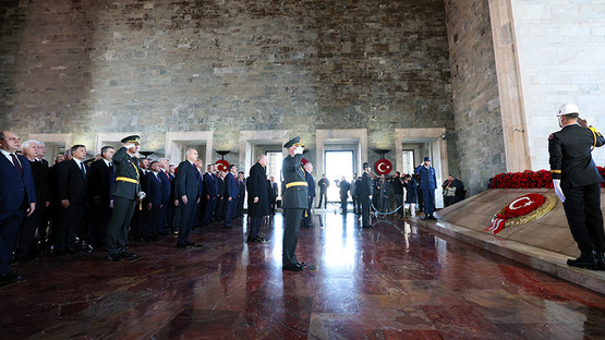 Cumhurbaşkanı Erdoğan Başkanlığındaki Devlet Erkanı Anıtkabir'i Ziyaret Etti - Resim: 1