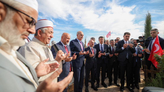 TBMM Başkanı Kurtulmuş, Adıyaman’da Deprem Şehitleri Mezarlığı’nı Ziyaret Etti - Resim: 7