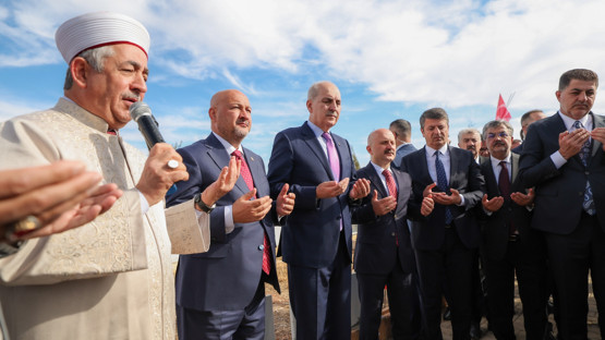 TBMM Başkanı Kurtulmuş, Adıyaman’da Deprem Şehitleri Mezarlığı’nı Ziyaret Etti - Resim: 6