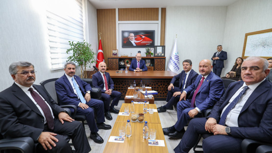 TBMM Başkanı Kurtulmuş, Adıyaman’da Valilik ve Belediyeyi Ziyaret Etti - Resim: 3