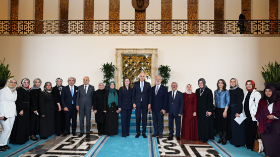 TBMM Başkanı Kurtulmuş, TBMM’deki “Hilalin Işığında” Sergisini Gezdi - Resim: 4