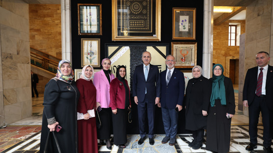 TBMM Başkanı Kurtulmuş, TBMM’deki “Hilalin Işığında” Sergisini Gezdi - Resim: 17