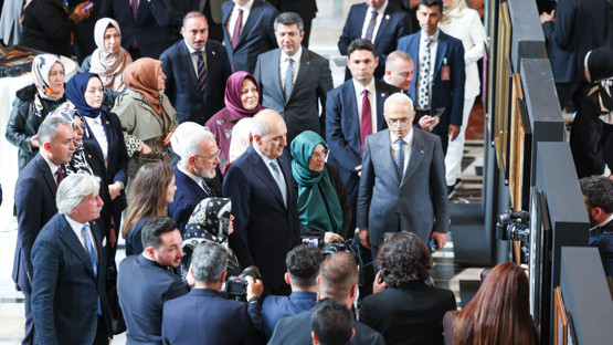 TBMM Başkanı Kurtulmuş, TBMM’deki “Hilalin Işığında” Sergisini Gezdi - Resim: 21