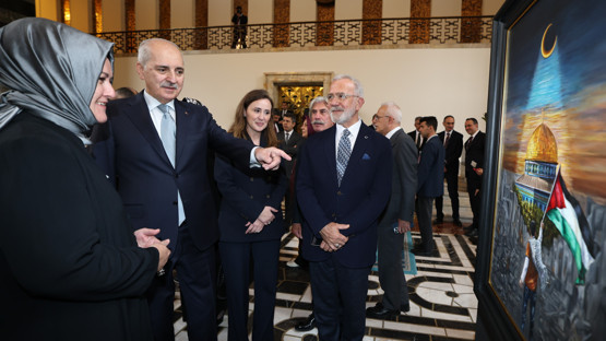 TBMM Başkanı Kurtulmuş, TBMM’deki “Hilalin Işığında” Sergisini Gezdi - Resim: 14