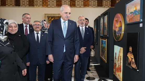 TBMM Başkanı Kurtulmuş, TBMM’deki “Hilalin Işığında” Sergisini Gezdi - Resim: 13