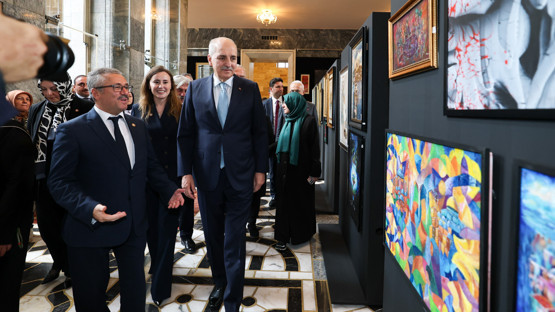 TBMM Başkanı Kurtulmuş, TBMM’deki “Hilalin Işığında” Sergisini Gezdi - Resim: 15