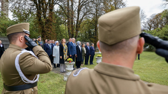 Gali&ccedil;ya T&uuml;rk Şehitliği'ni Ziyaret