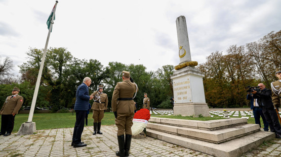 Gali&ccedil;ya T&uuml;rk Şehitliği'ni Ziyaret