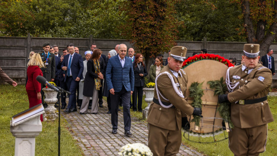 Gali&ccedil;ya T&uuml;rk Şehitliği'ni Ziyaret