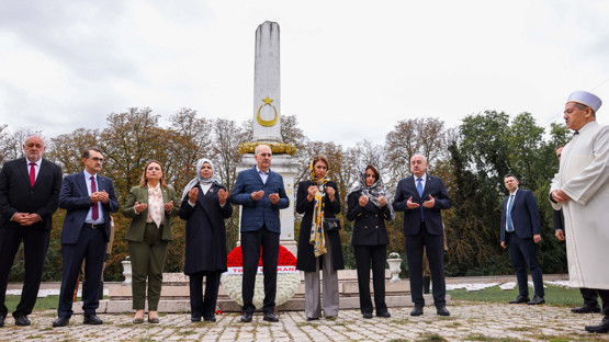 Gali&ccedil;ya T&uuml;rk Şehitliği'ni Ziyaret
