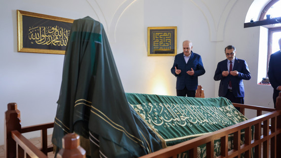 G&uuml;l Baba T&uuml;rbesi'ni Ziyaret