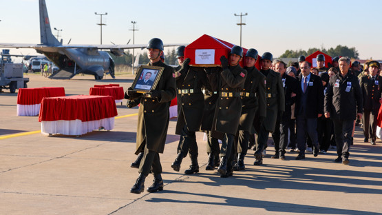 TBMM Başkanı Kurtulmuş, Azerbaycan-Gürcistan Sınırında Düşen Uçakta Şehit Olan Askerler İçin Düzenlenen Cenaze Törenine Katıldı - Resim: 19