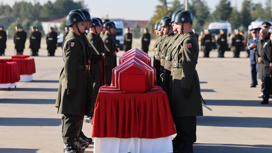 TBMM Başkanı Kurtulmuş, Azerbaycan-Gürcistan Sınırında Düşen Uçakta Şehit Olan Askerler İçin Düzenlenen Cenaze Törenine Katıldı - Resim: 18