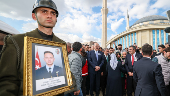 TBMM Başkanı Kurtulmuş, Düşen Askeri Kargo Uçağında Şehit Olan 3 Askerin, Ankara'daki Cenaze Törenine Katıldı - Resim: 4