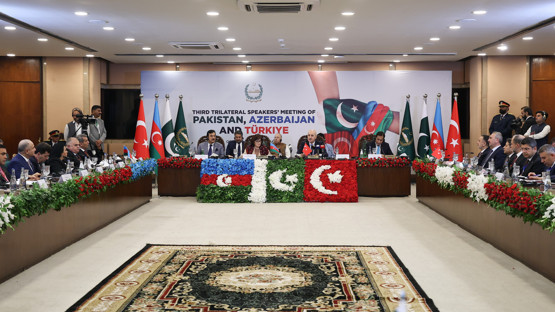 Azerbaycan, Pakistan ve T&uuml;rkiye &Uuml;&ccedil;l&uuml; Parlamento Başkanları A&ccedil;ılış Toplantısı'na Katılım
