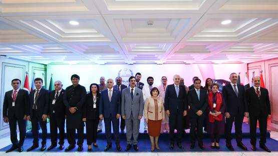 Azerbaycan, Pakistan ve T&uuml;rkiye &Uuml;&ccedil;l&uuml; Parlamento Başkanları Toplantısı'na Katılan Parlamento Başkanları ile Aile Fotoğrafı