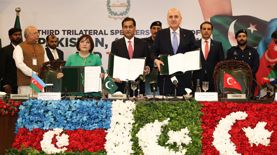Azerbaycan, Pakistan ve T&uuml;rkiye &Uuml;&ccedil;l&uuml; Parlamento Başkanları Kapanış Toplantısı'na Katılım