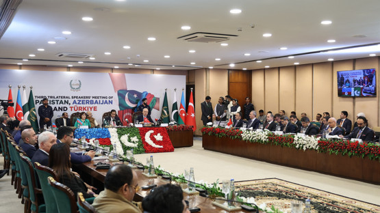 Azerbaycan, Pakistan ve T&uuml;rkiye &Uuml;&ccedil;l&uuml; Parlamento Başkanları Kapanış Toplantısı'na Katılım