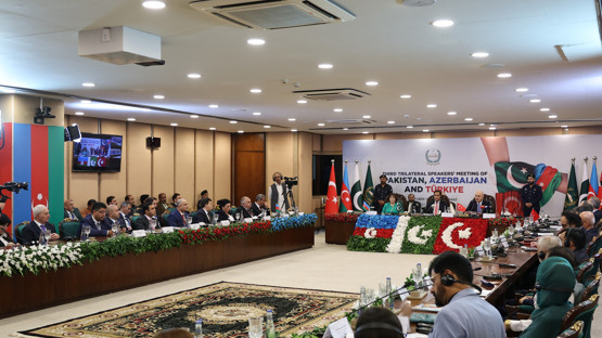 Azerbaycan, Pakistan ve T&uuml;rkiye &Uuml;&ccedil;l&uuml; Parlamento Başkanları Kapanış Toplantısı'na Katılım