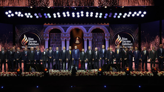 TBMM Başkanı Kurtulmuş, İlim Yayma Ödülleri Törenine Katıldı - Resim: 1