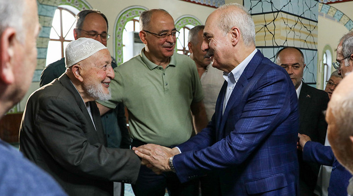 TBMM BAŞKANI NUMAN KURTULMUŞ, BAYRAM NAMAZINI ÇANAKKALE ŞEHİTLER CAMİİ'NDE KILDI