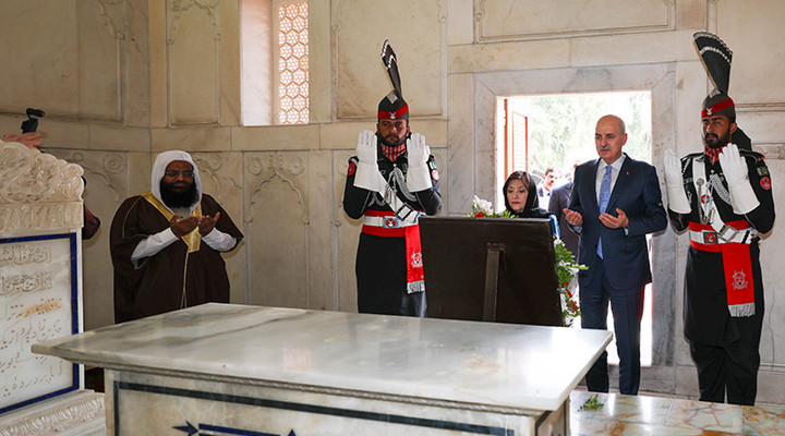 TBMM Başkanı Kurtulmuş, Pakistan’ın Milli Şairi ve İslam Düşünürü Muhammed İkbal’in Kabrini Ziyaret Etti